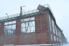 Dach einer ehemaligen Industriehalle eingestürzt