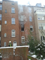 Schwerverletzte Person durch Wohnungsbrand