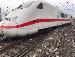 ICE im Hauptbahnhof entgleist