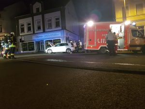 Person eingeklemmt nach Verkehrsunfall