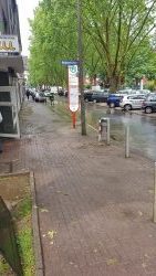 Wasser auf der Fahrbahn